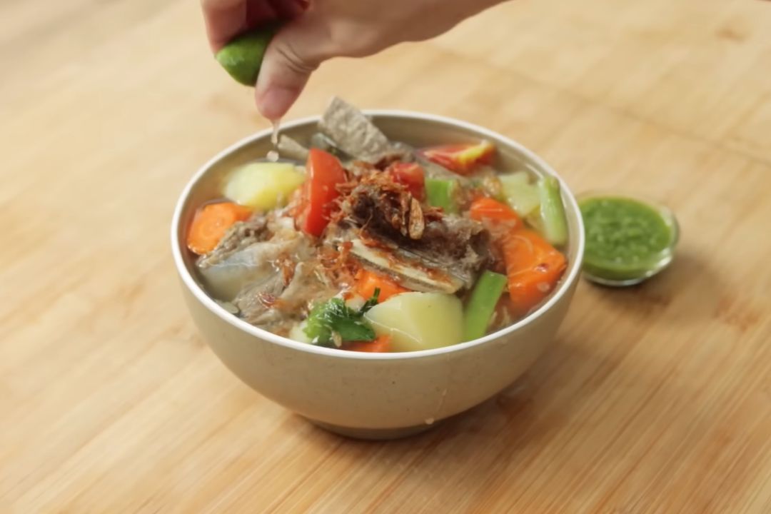 Rahasia Sop Tulang Sapi Empuk dan Kaya Rempah dengan Teknik Presto