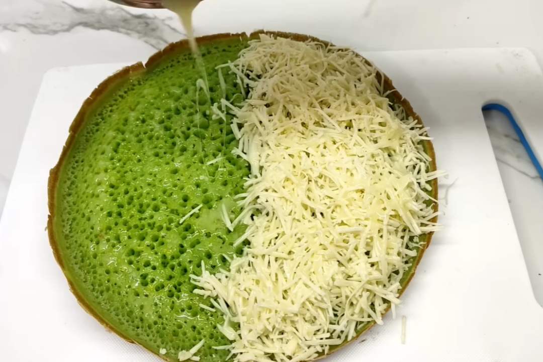 Tips Anti Gagal Membuat Martabak Teflon Pandan Keju yang Lembut dan Bersarang