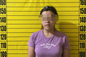 Sembunyikan Sabu di Bawah Kasur, Ibu Rumah Tangga di Mandor Tak Berkutik Diciduk Polisi