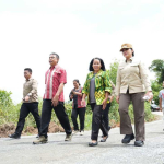 Jalan Rusak Landak Viral di Medsos, Karolin: Kami Tidak Menutup Mata, Perbaikan Dilakukan Bertahap