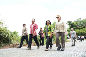 Jalan Rusak Landak Viral di Medsos, Karolin: Kami Tidak Menutup Mata, Perbaikan Dilakukan Bertahap