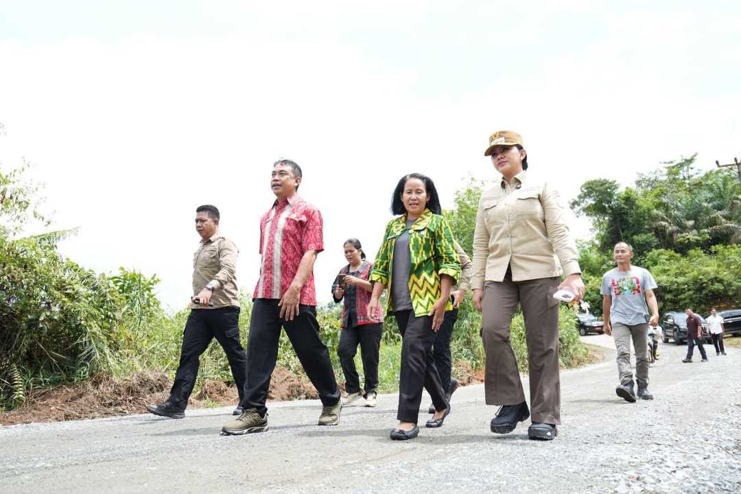 Jalan Rusak Landak Viral di Medsos, Karolin: Kami Tidak Menutup Mata, Perbaikan Dilakukan Bertahap