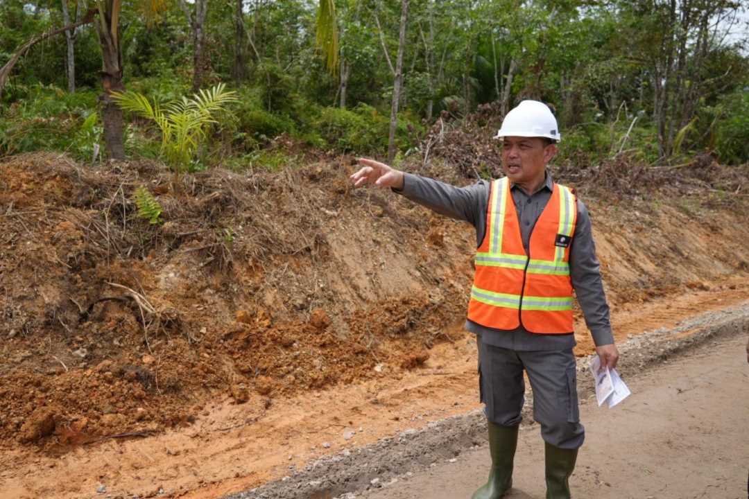 Fokus Perbaikan Fungsional, Pemprov Kalbar Targetkan Puluhan Ruas Jalan Tetap Layak Lalui di Tahun 2026